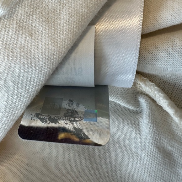 The North Face Girls We Never Stop Graphic T-shirt - Picture 8 of 10